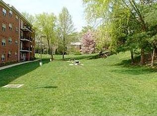 942 S Wakefield St, Arlington, VA 22204