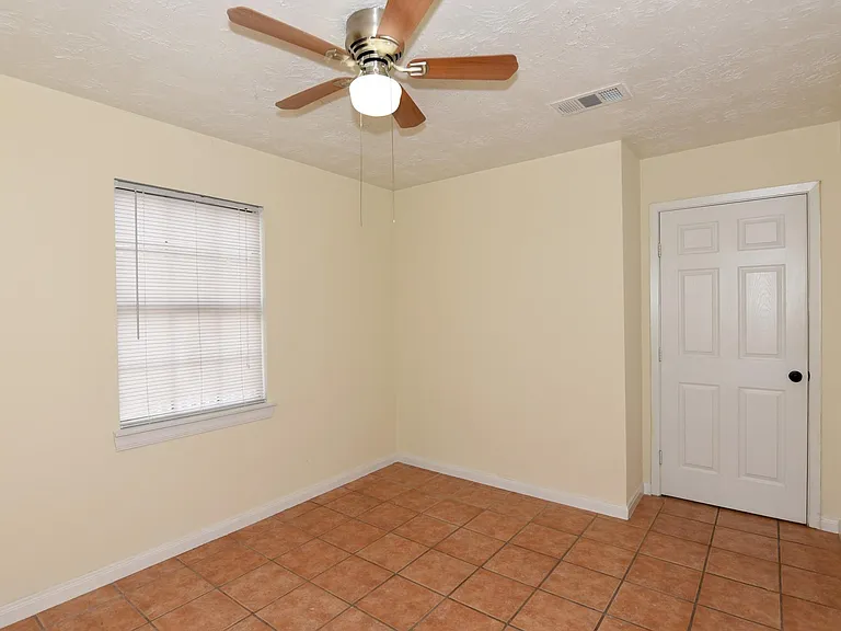 16222 Queensdale Dr — Photo 23
