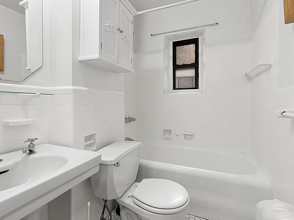 5th image of 235 W 102nd St APT 5U