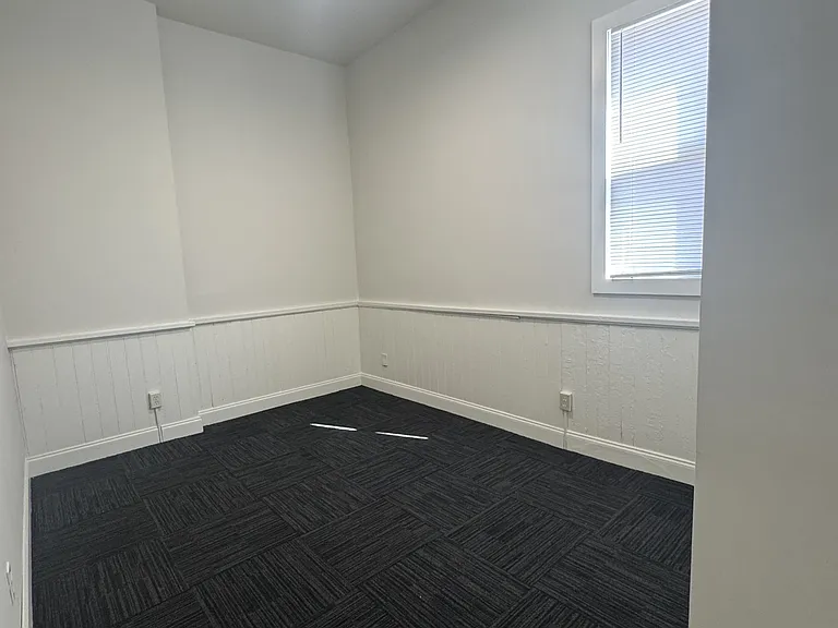 860 Vine St — Photo 10