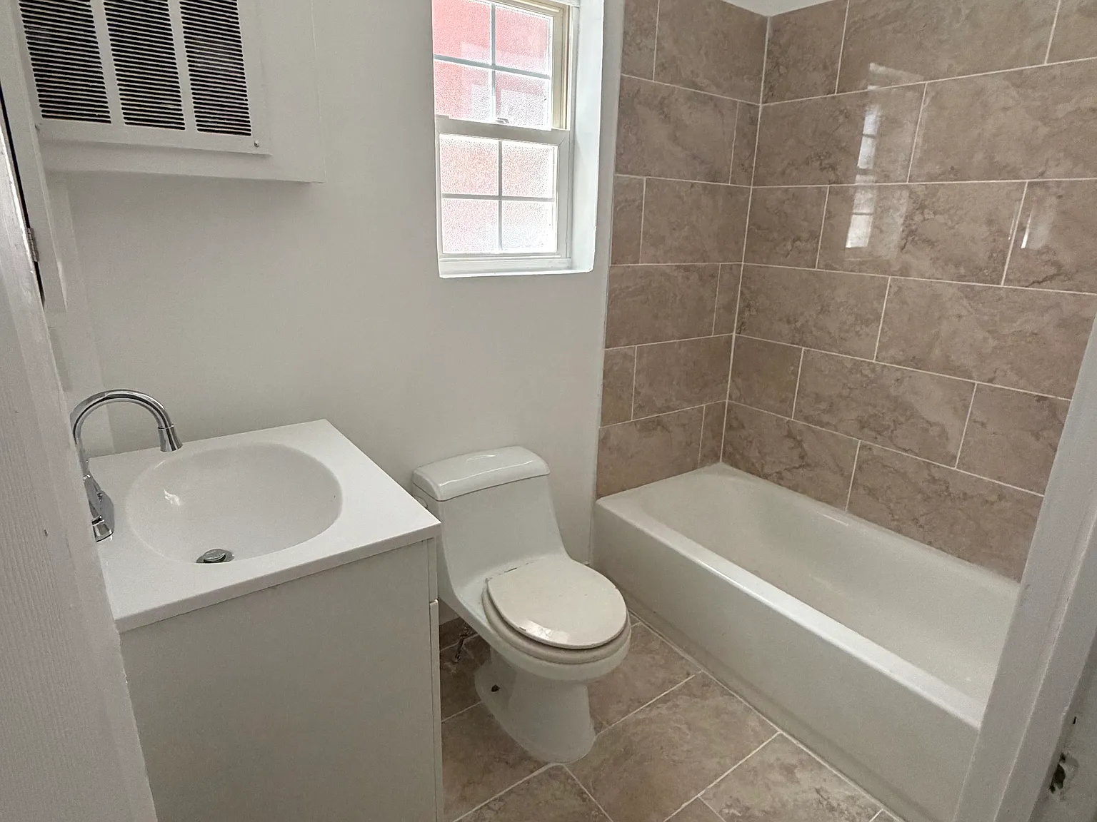 19 E Clapier St — Photo 3