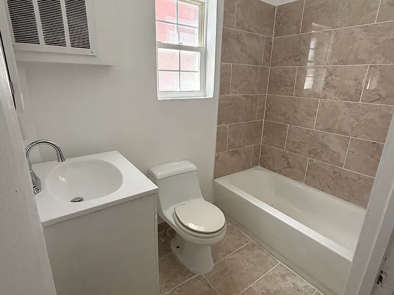 19 E Clapier St #1 — Photo 3