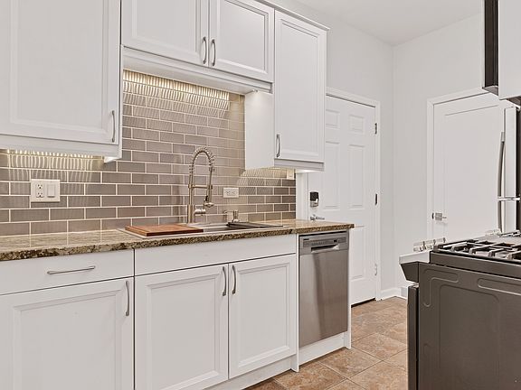 2nd image of 7312 S King Dr APT 1N