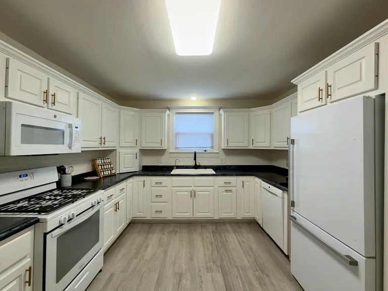606 Front St — Photo 7