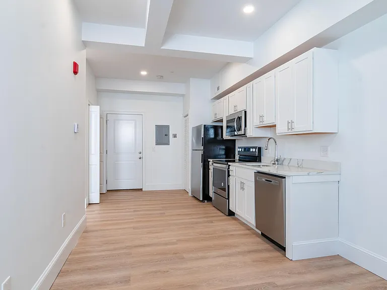 8 Water St #202 — Photo 2