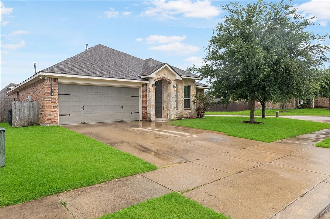 3 bed, 1589 sqft, $2,100 — Photo 1