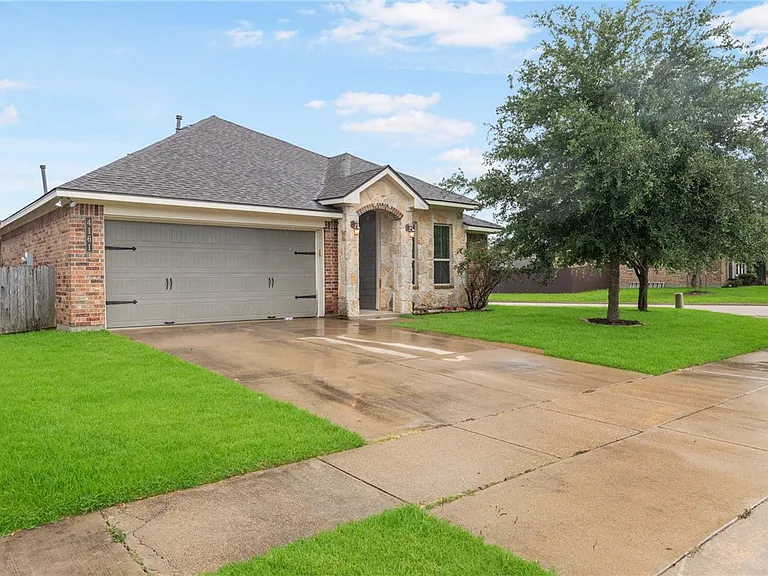 4161 Shallow Creek Loop — Photo 1
