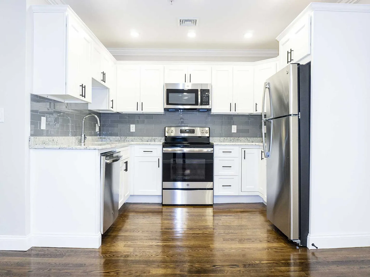 3 bed, $3,895 — Photo 4