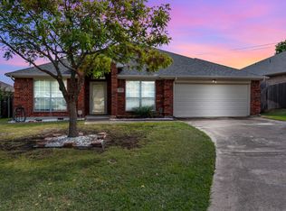 1221 N Rhea Dr, White Settlement, TX 76108