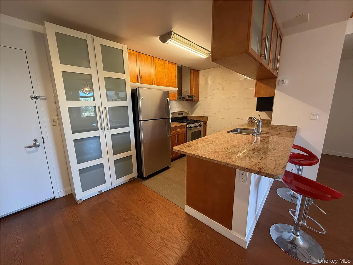 Building Photo - 40 28 College Point Blvd #912