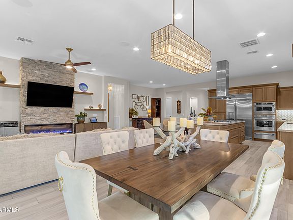 4th image of 829 E SNOWY FARM Drive