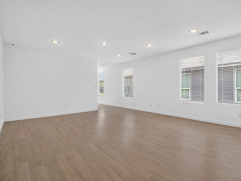 415 Kayden Ct — Photo 4