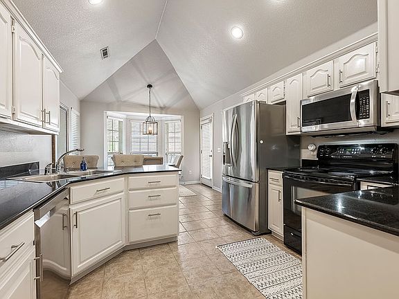 4th image of 2020 N Wilton Ct
