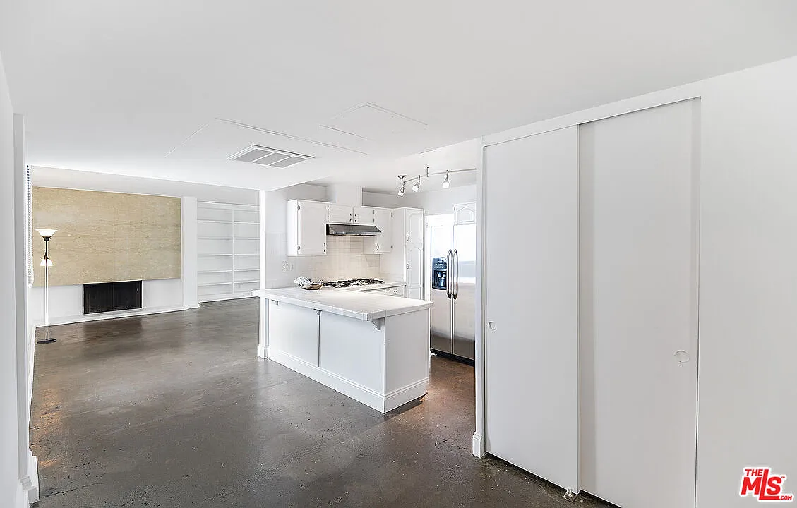 Building Photo - 17366 W Sunset Blvd #201