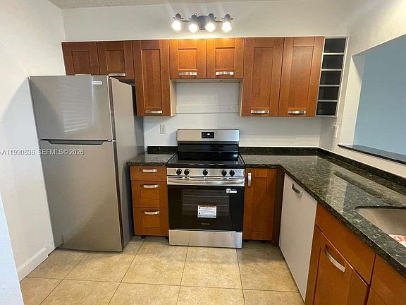 3rd image of 3410 Foxcroft Rd APT 213
