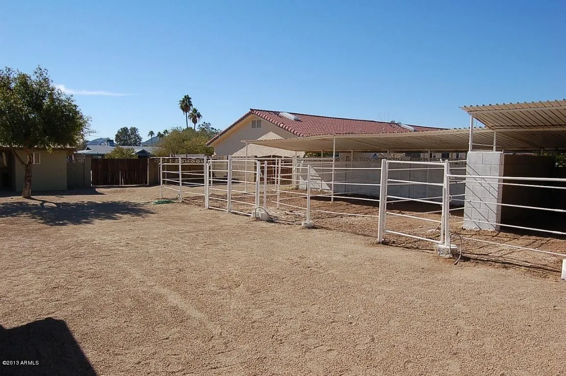2640 E Captain Dreyfus Avenue — Photo 3