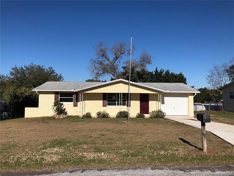 1st image of 9 Oak Hollow Dr