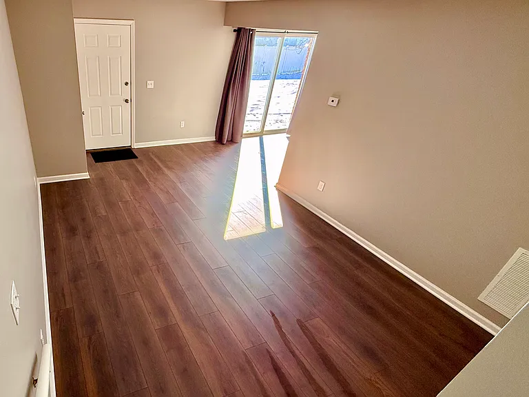 102 W Countryside Pkwy #C — Photo 3