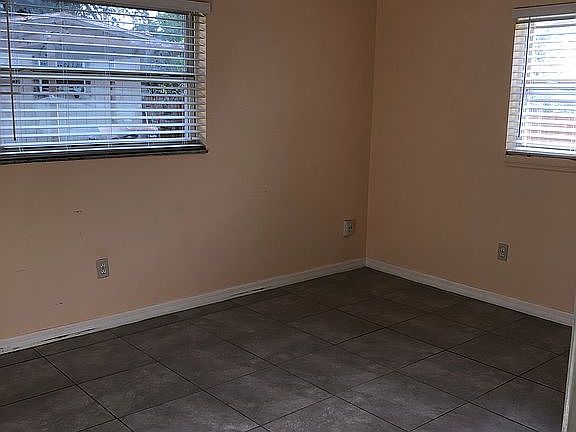 4th image of 4812 Malarkey St