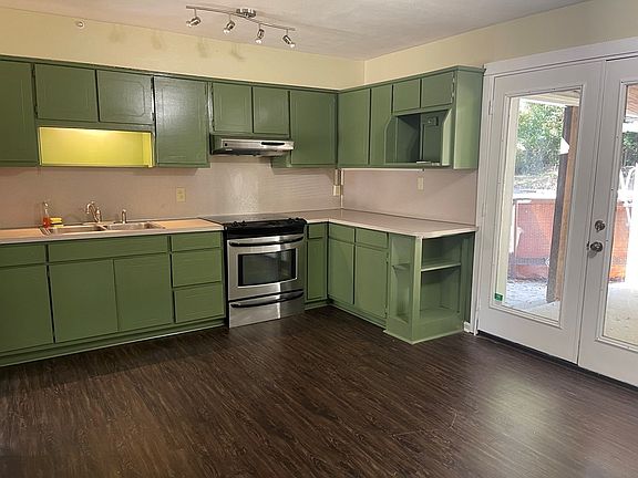 3rd image of 5421 Grady Dr