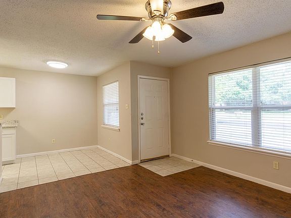 3rd image of 216 Harvard Ct #218
