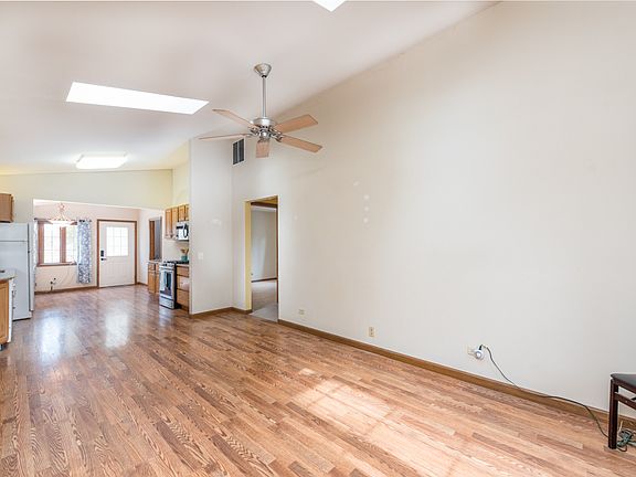 4th image of 25464 W Greenview Ave