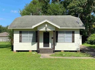 6925 Washington St, Groves, TX 77619