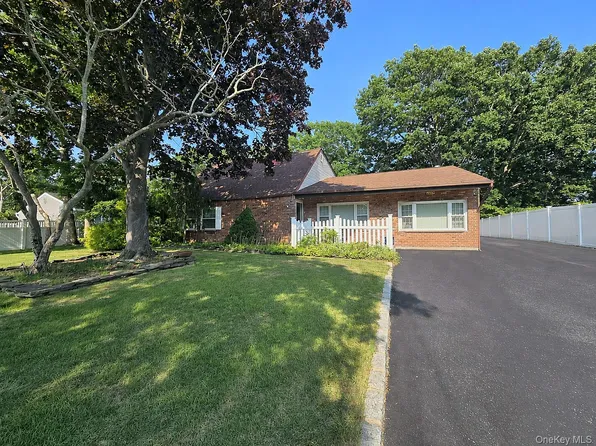 60 Meyer Lane, Medford, NY 11763