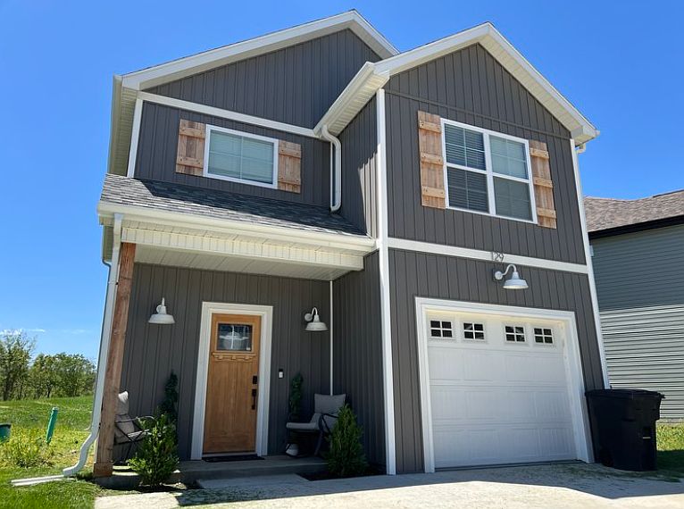 1st image of 147 Pinnacle Dr