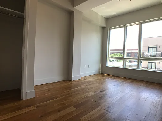 Rented by City Vista Inc | media 32