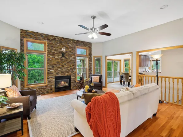 6616 Clearwater Creek Dr, Lino Lakes, MN 55038