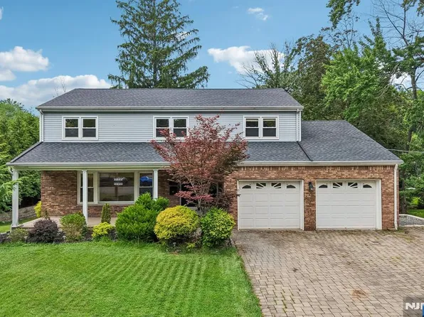 39 Maple Ave, Demarest, NJ 07627