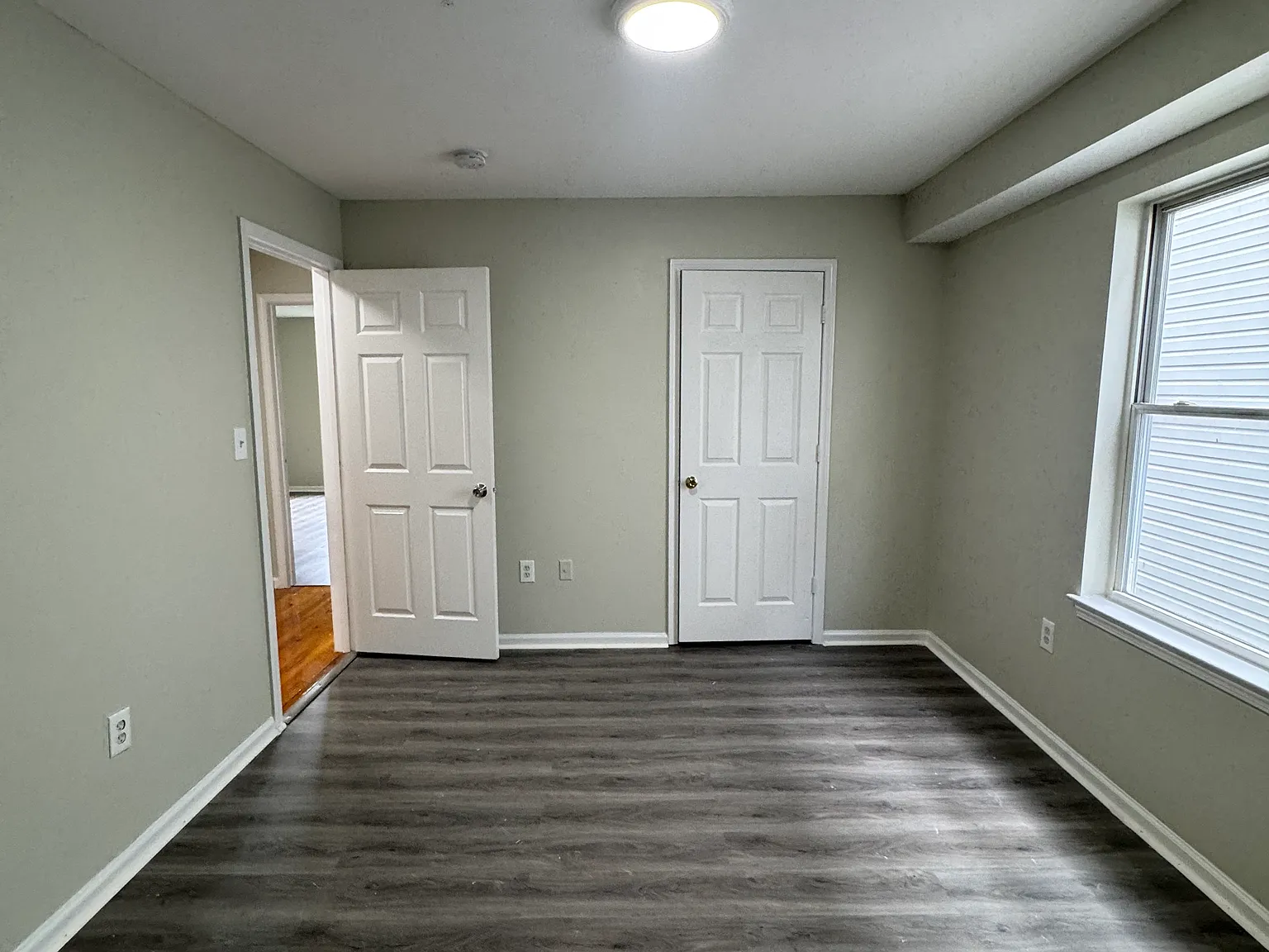 3 bed, 1100 sqft, $2,500 — Photo 2
