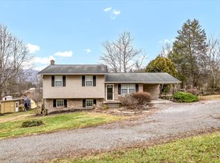 618 Back Valley Rd, Speedwell, TN 37870