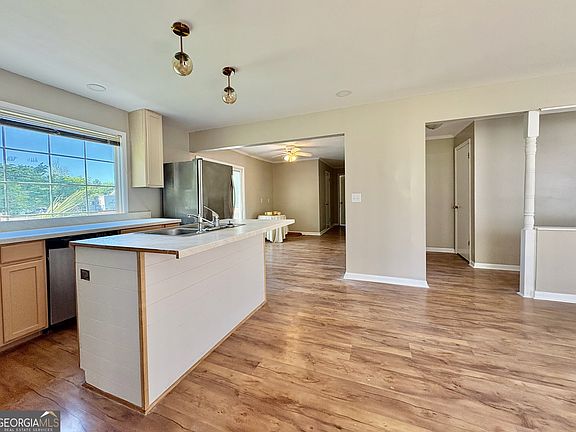 5th image of 117 Laura Ln