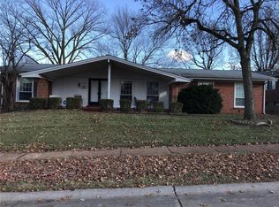 2540 Greenberry Dr, Florissant, MO 63033