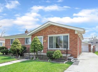 235 Royal Park Ln, Madison Heights, MI