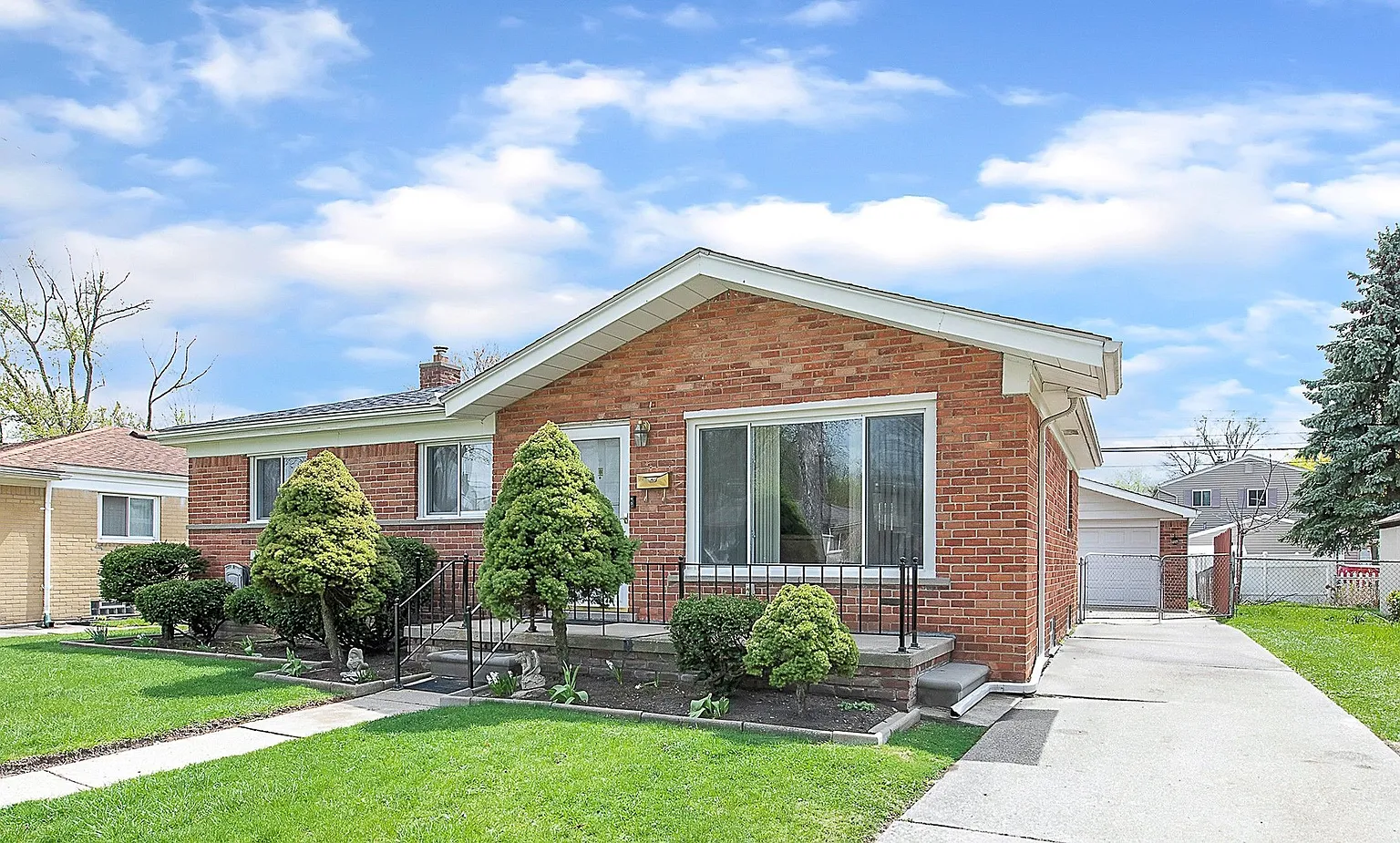 235 Royal Park Ln photo 1