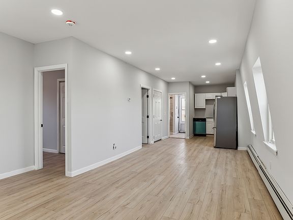 4th image of 319-321 Ohio Ave #3