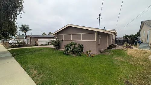 5778 Roswell St Photo 1