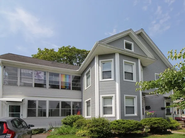 52 Elizabeth St, Northampton, MA 01060