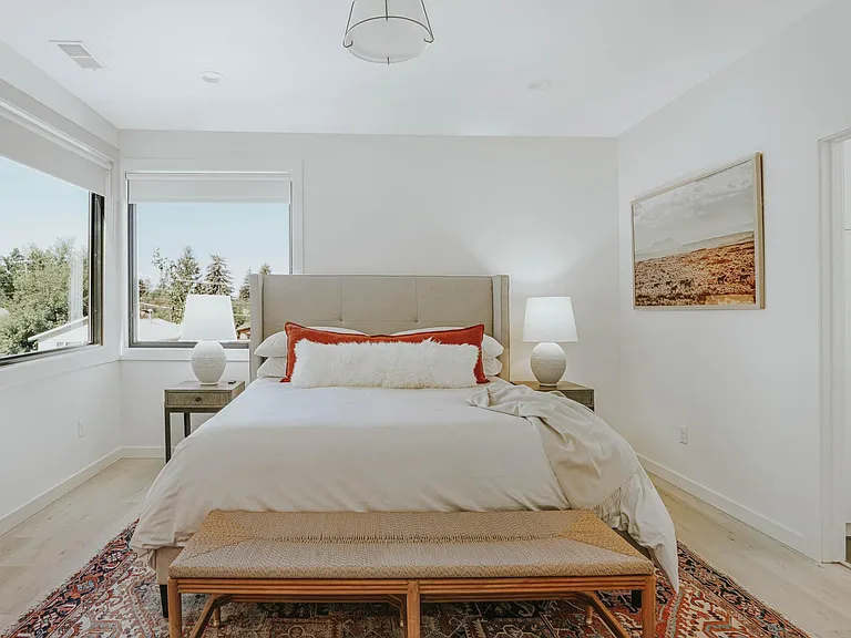 401 E Peach St — Photo 32