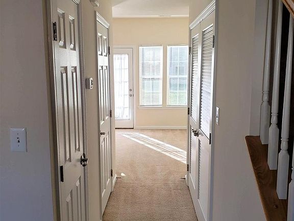 5th image of 622 Wye Oak Dr
