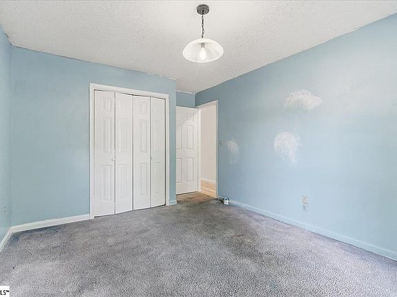 4th image of 23 Chinaberry Ln