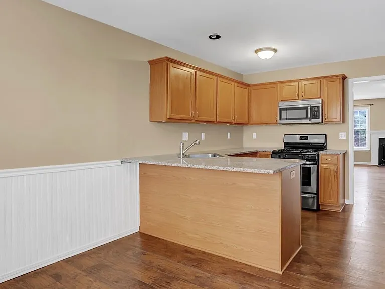 678 Walnut Tree Dr — Photo 6