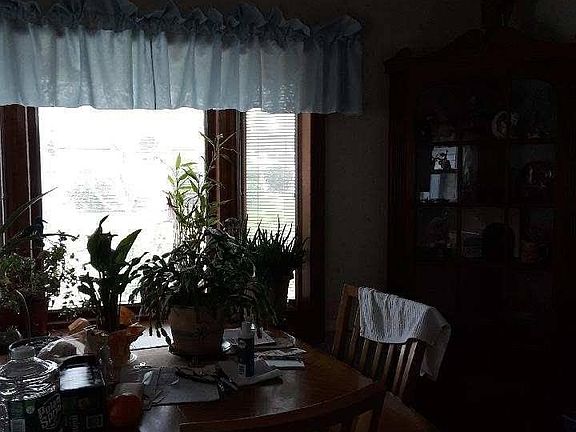 4th image of 293 Hoffman St