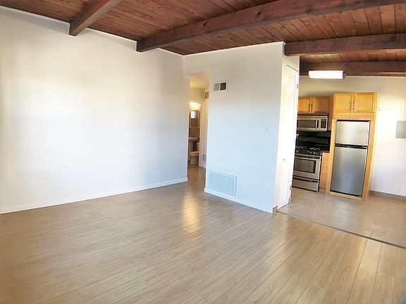 4th image of 3245 Vicente St APT 6