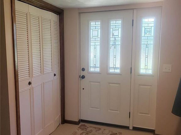 2nd image of 100 Parklane Dr