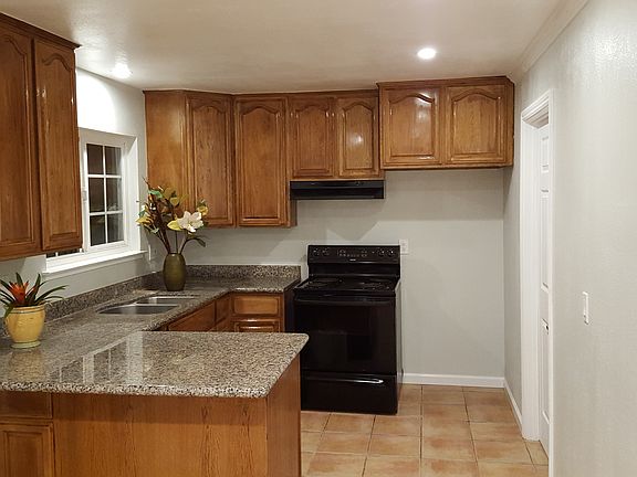 2nd image of 682 Chemeketa Dr