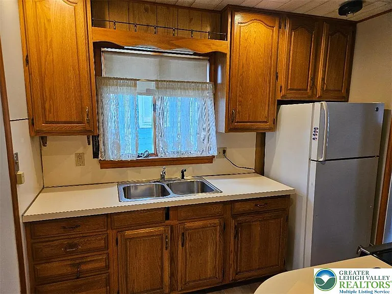 121 N New St — Photo 8